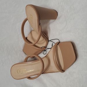NWOT OLIVIA Ferguson Open toe block high-heel sandal 8.5 Tan (Ss19)